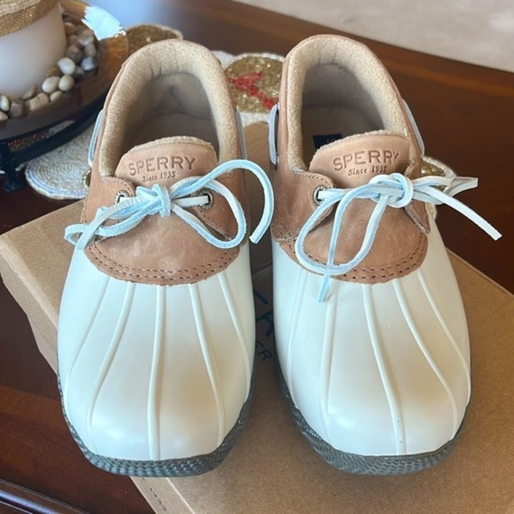 Brand New Sperry Saltwater 1-Eye Ivory Rain Boots Rubber Leather Collar Fleece - Picture 3 of 16